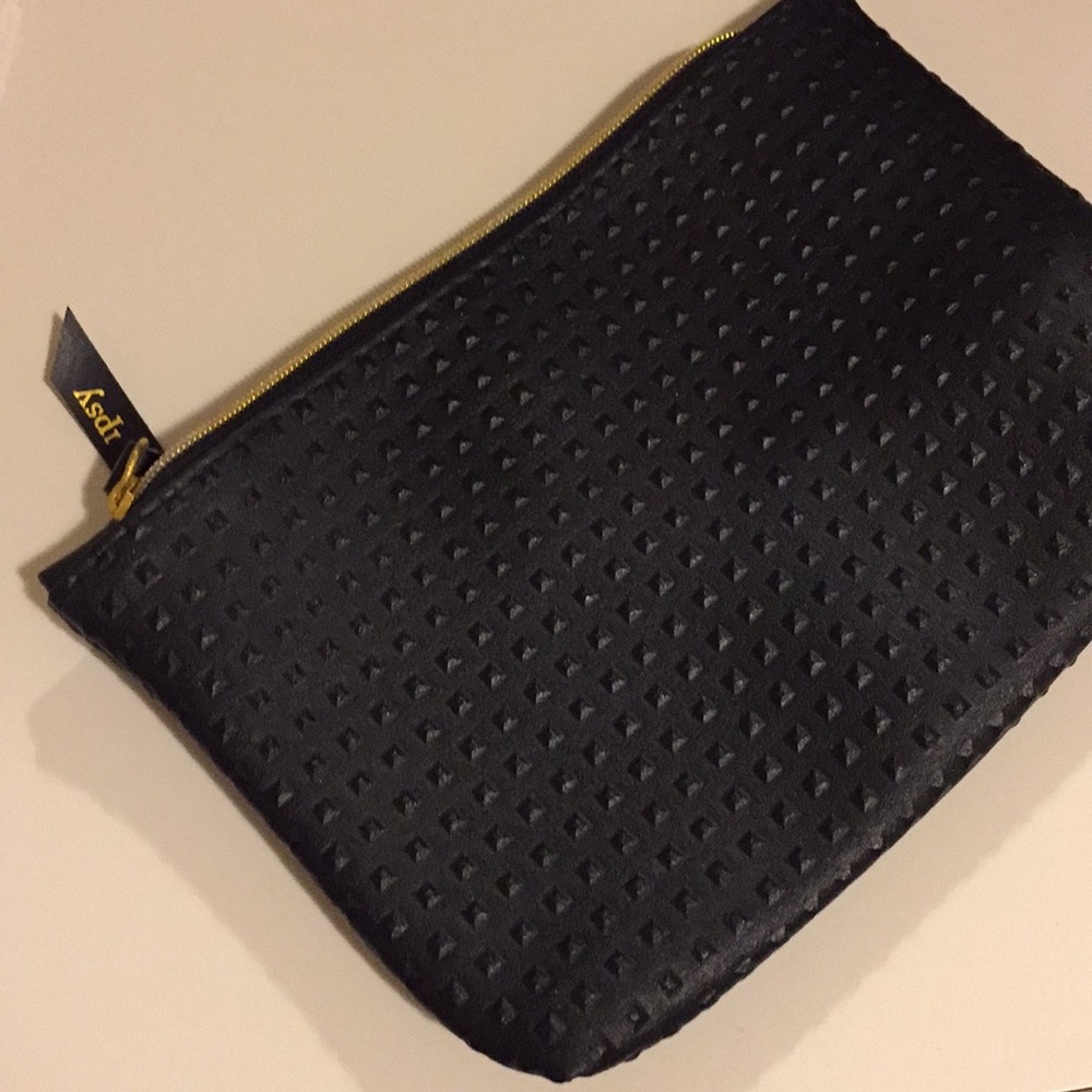 *FREE in bundle* black ipsy bag
